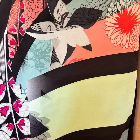 Joseph Ribkoff print skirt, full back zip, worn once, size 4 - Picture 3 of 3